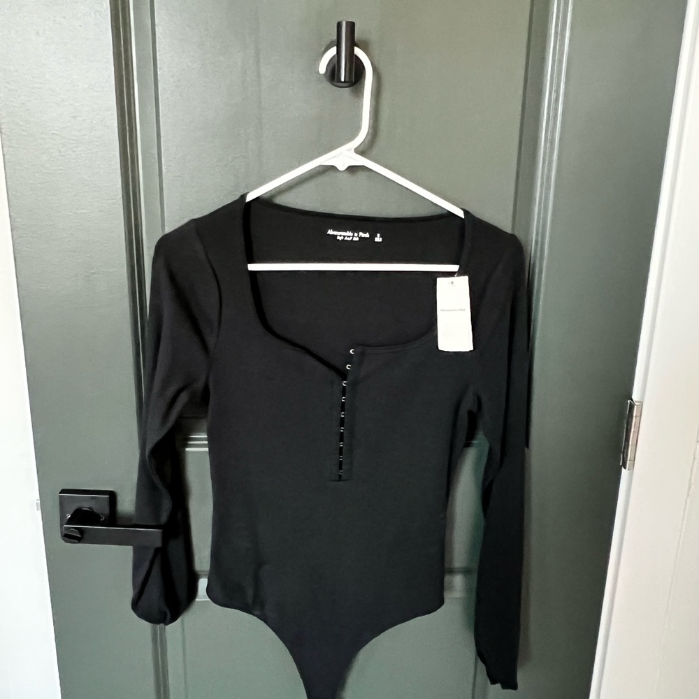 BRAND NEW Abercrombie long sleeve ribbed bodysuit